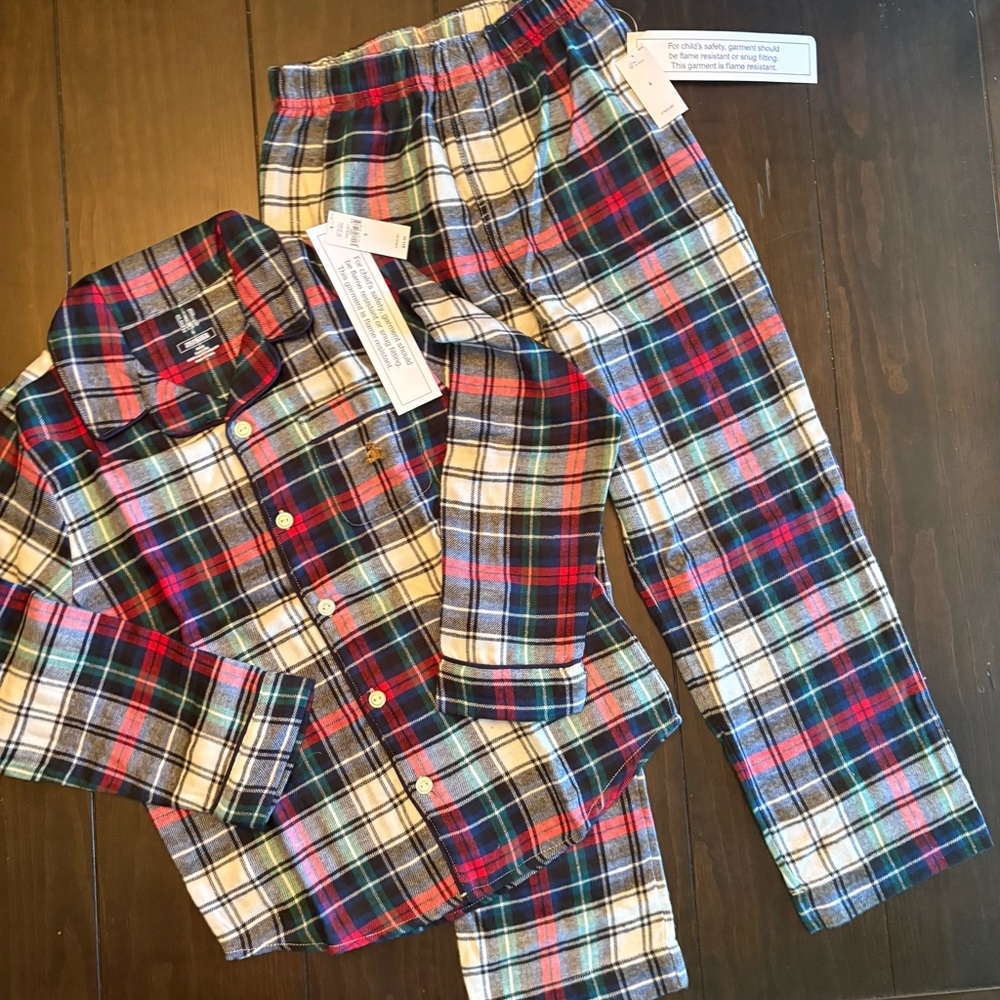 Boys Gap 6 flannel plaid pajama set NWT